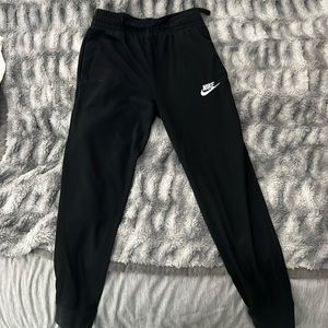 Nike joggers youth small. Excellent used condition.
